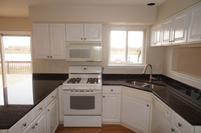 14041 S Lakeridge Dr, Plainfield, IL 60544 photo 2