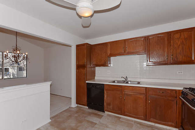 1600 Brittany Ct #D2, Wheeling, IL 60090 photo 8