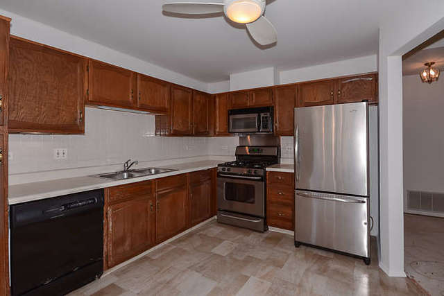 1600 Brittany Ct #D2, Wheeling, IL 60090 photo 7