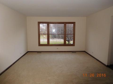 850 Mayfair Ln, Algonquin, IL 60102 photo 3