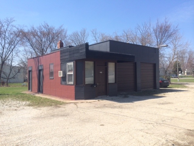 209 S Division St, Harvard, IL 60033 photo 1