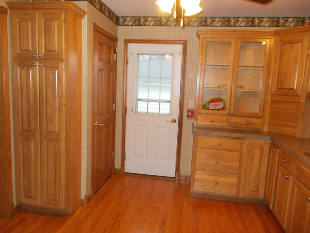 225 W 6th St, Spring Valley, IL 61362 photo 8