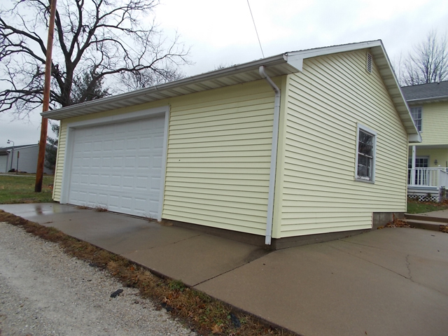 225 W 6th St, Spring Valley, IL 61362 photo 10