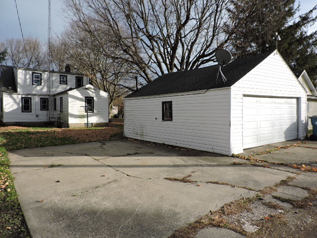 555 S Alma Ave, Kankakee, IL 60901 photo 2