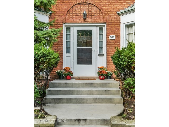 372 Blackhawk Rd, Riverside, IL 60546 photo 2