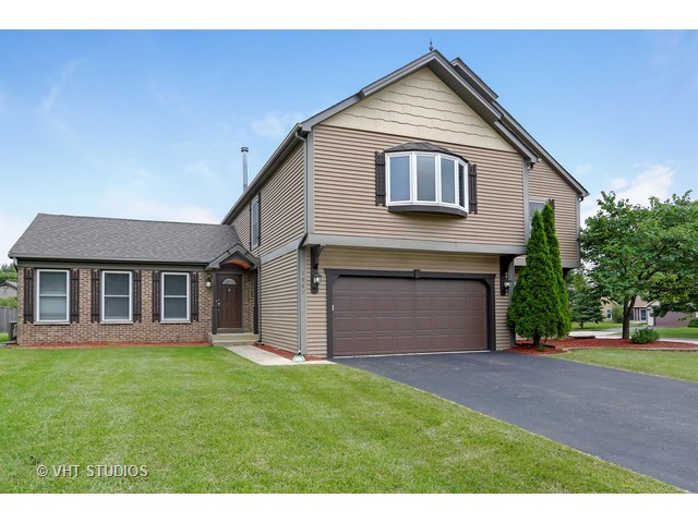 1983 Shetland Dr, Wheaton, IL 60189 photo 1