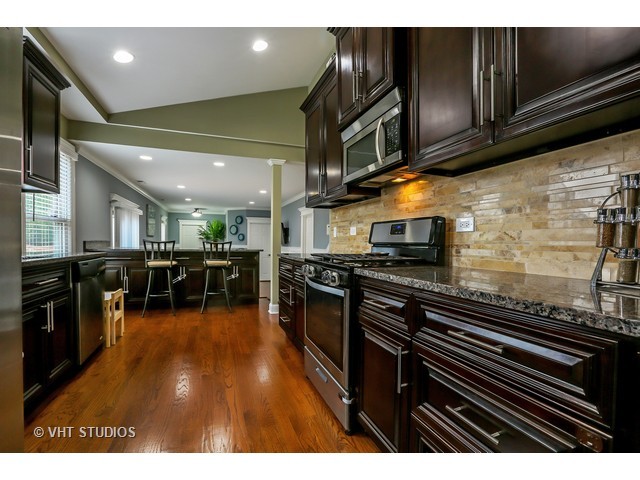 1983 Shetland Dr, Wheaton, IL 60189 photo 3