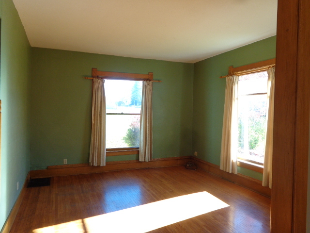 402 E Diggins St, Harvard, IL 60033 photo 3