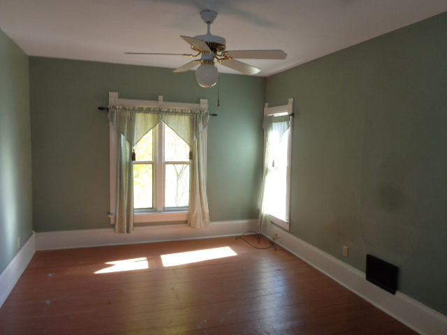 402 E Diggins St, Harvard, IL 60033 photo 9