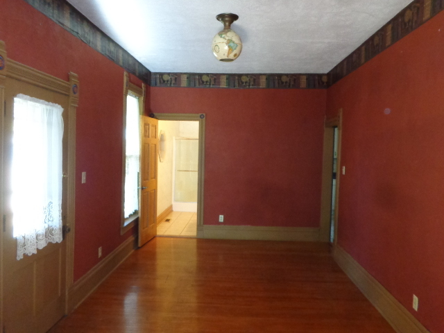402 E Diggins St, Harvard, IL 60033 photo 4