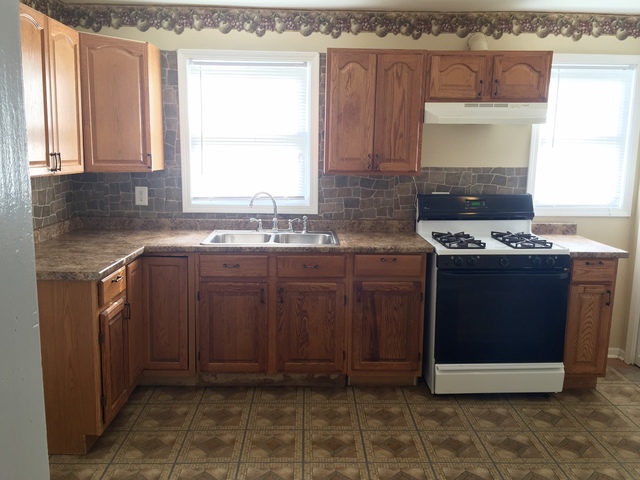 623 Adams St, Elgin, IL 60123 photo 4
