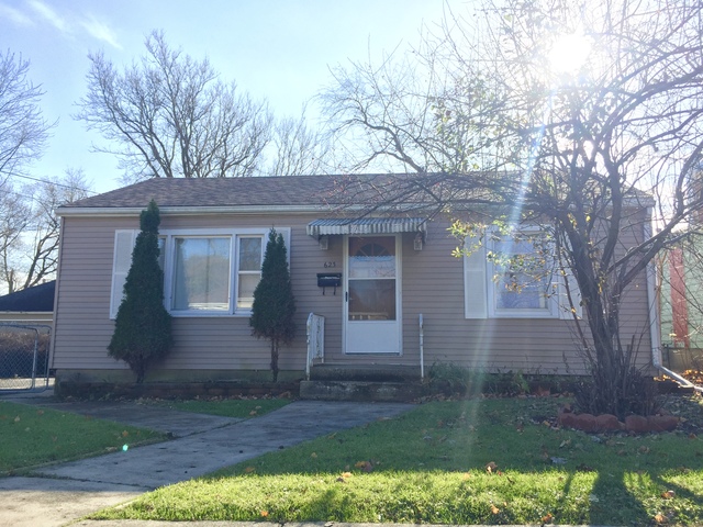 623 Adams St, Elgin, IL 60123 photo 2