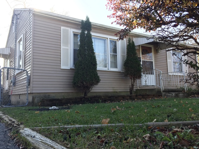 623 Adams St, Elgin, IL 60123 photo 1