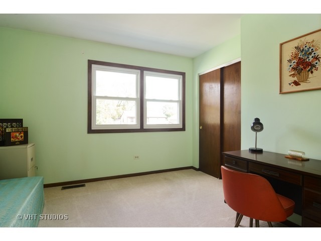 580 Cherrywood Dr, Wheeling, IL 60090 photo 9