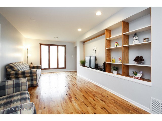 2916 Magellan Dr, Mchenry, IL 60051 photo 2