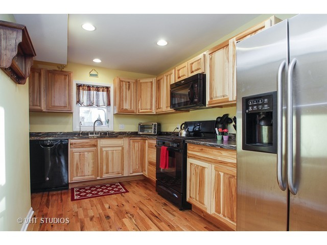 2916 Magellan Dr, Mchenry, IL 60051 photo 3