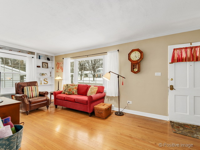 322 S Summit St, Wheaton, IL 60187 photo 2