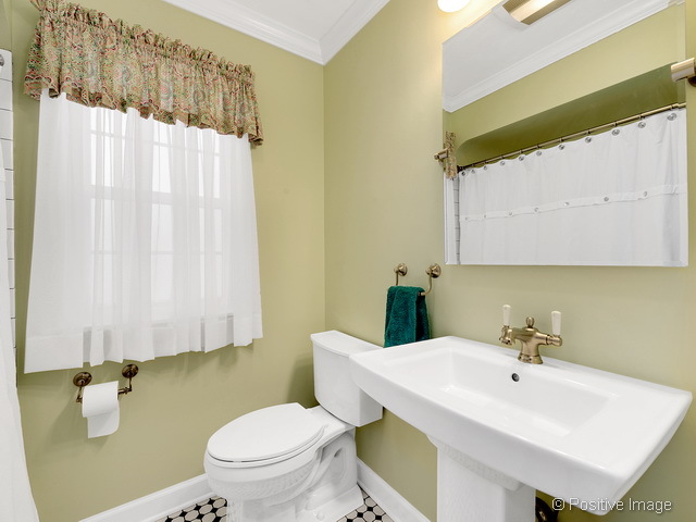 322 S Summit St, Wheaton, IL 60187 photo 7