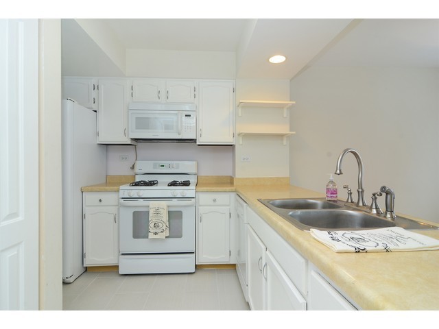 449 Maple Dr, Wheeling, IL 60090 photo 3