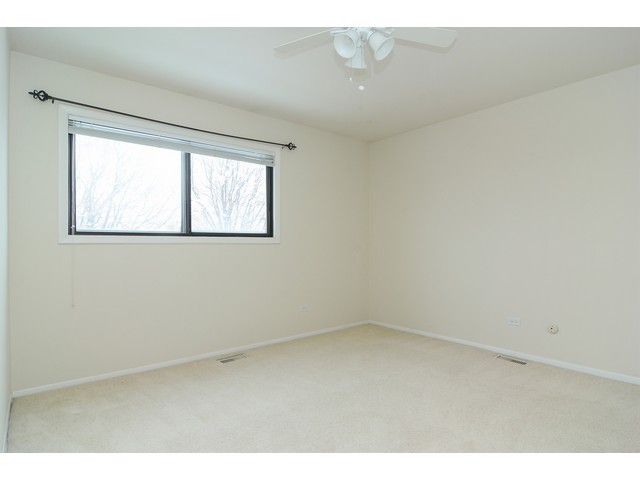 449 Maple Dr, Wheeling, IL 60090 photo 8