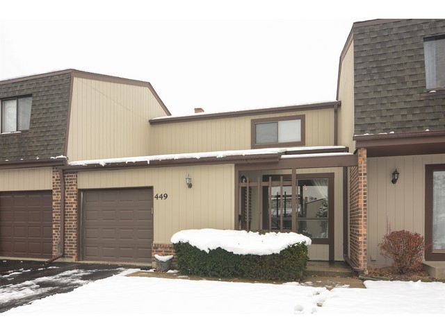 449 Maple Dr, Wheeling, IL 60090 photo 1