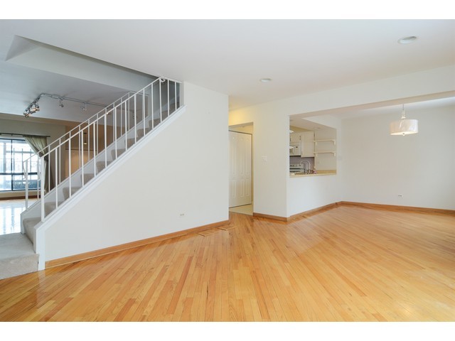 449 Maple Dr, Wheeling, IL 60090 photo 4