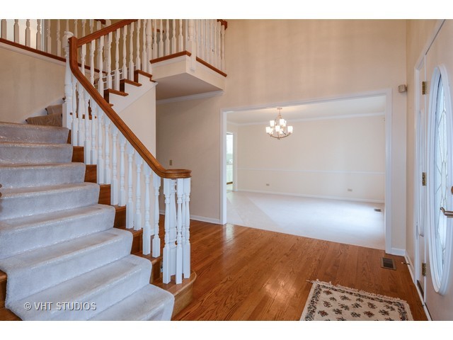 1455 White Eagle Dr, Naperville, IL 60564 photo 2