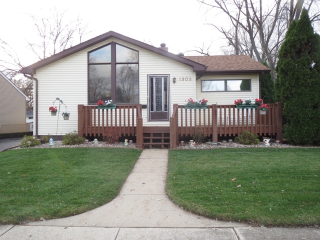 1908 Burry Circle Dr, Crest Hill, IL 60403 photo 2