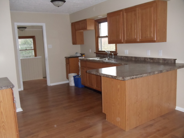 215 E North St, Dwight, IL 60420 photo 2