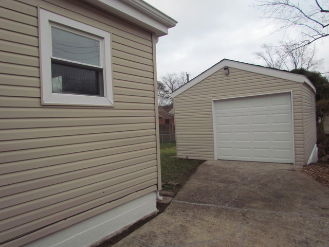 913 Harriet Ave, Aurora, IL 60505 photo 17