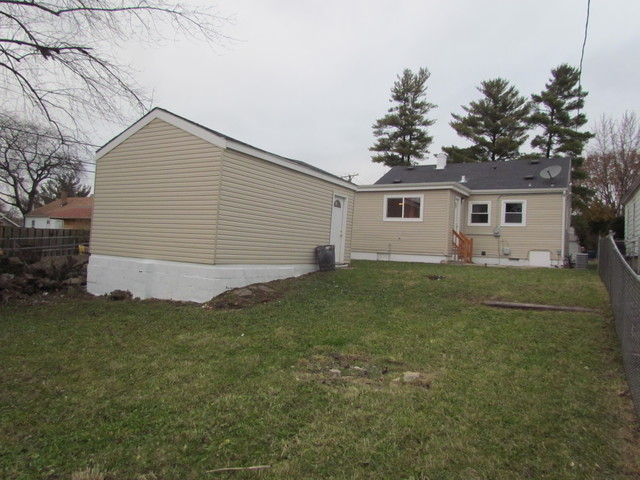 913 Harriet Ave, Aurora, IL 60505 photo 9