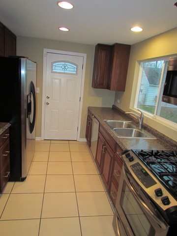 913 Harriet Ave, Aurora, IL 60505 photo 6