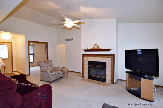 3246 Gresham Ln E, Aurora, IL 60504 photo 6
