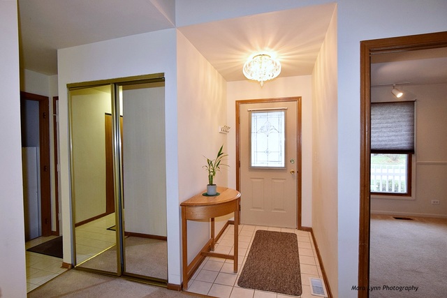 3246 Gresham Ln E, Aurora, IL 60504 photo 2