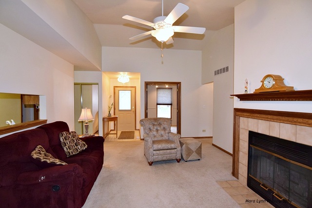 3246 Gresham Ln E, Aurora, IL 60504 photo 3