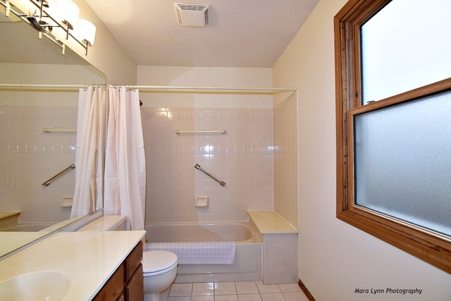 3246 Gresham Ln E, Aurora, IL 60504 photo 16