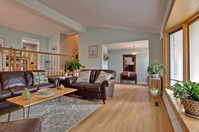187 Sunrise Dr, Wheeling, IL 60090 photo 4