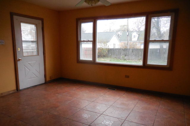 17524 Burnham Ave, Lansing, IL 60438 photo 4