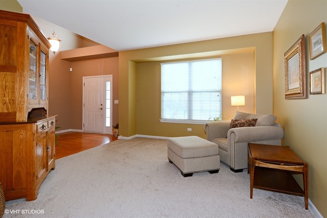 14736 Independence Dr, Plainfield, IL 60544 photo 3