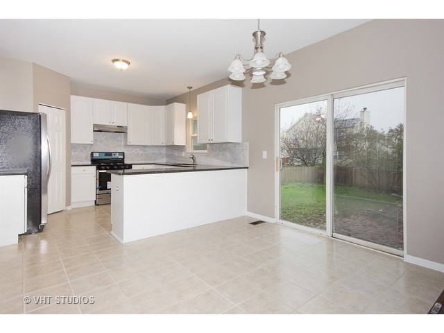 1813 Arbor Falls Dr, Plainfield, IL 60586 photo 4