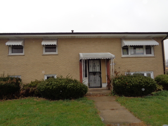 840 E 152nd St, Phoenix, IL 60426 photo 1