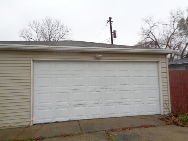 840 E 152nd St, Phoenix, IL 60426 photo 2
