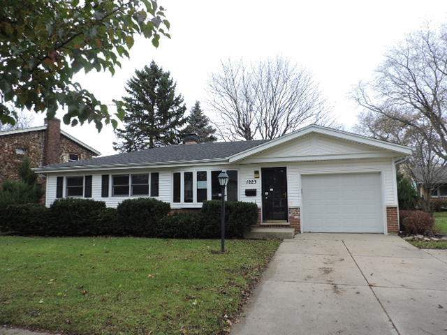 1223 Blackhawk Dr, Elgin, IL 60120 photo 1