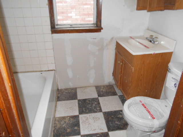 10751 S Forest Ave, Chicago, IL 60628 photo 8
