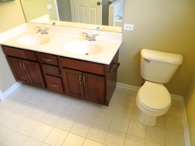 40 E Old Mill Trl, Antioch, IL 60002 photo 8