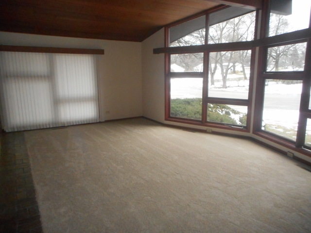 17216 Holmes Ave, Hazel Crest, IL 60429 photo 2