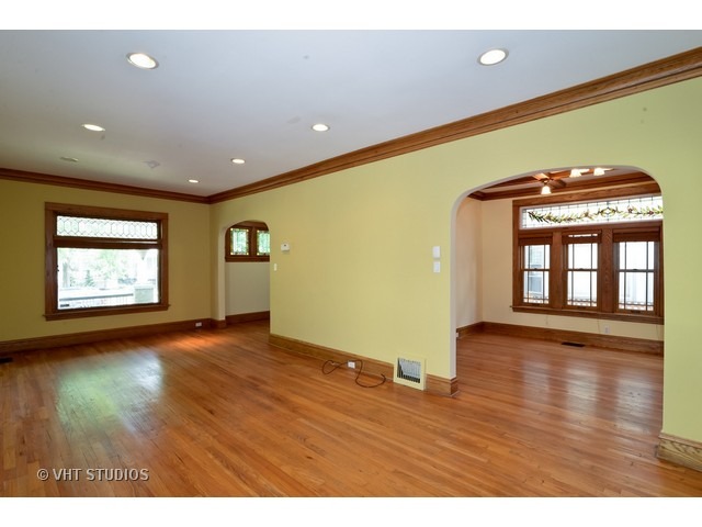4833 W Warner Ave, Chicago, IL 60641 photo 4