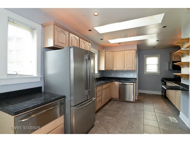 4833 W Warner Ave, Chicago, IL 60641 photo 6