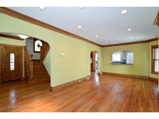 4833 W Warner Ave, Chicago, IL 60641 photo 3