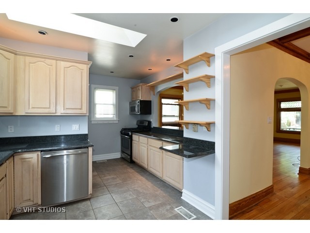 4833 W Warner Ave, Chicago, IL 60641 photo 7